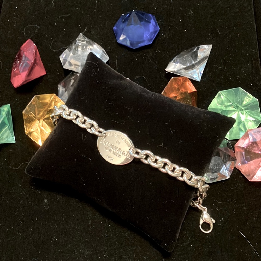 💎💎Tiffany and Co. 7” sterling silver bracelet. Like new and priced to sell!